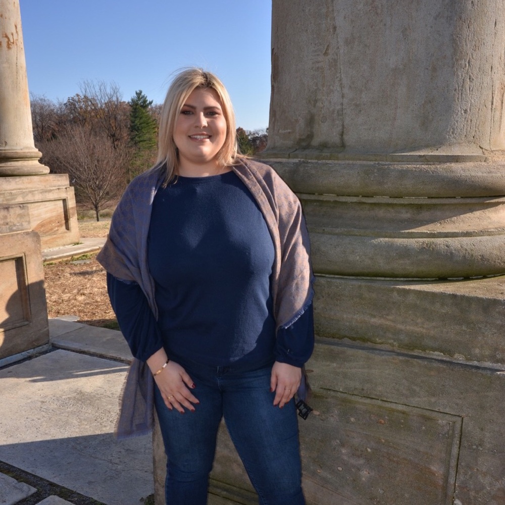 Meet your Posher, Jenia